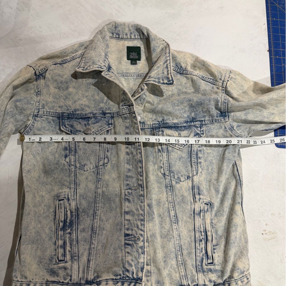 Wild Fable Acid Wash Loose Fit Woman's size Medium Jean Jacket - Picture 3 of 5